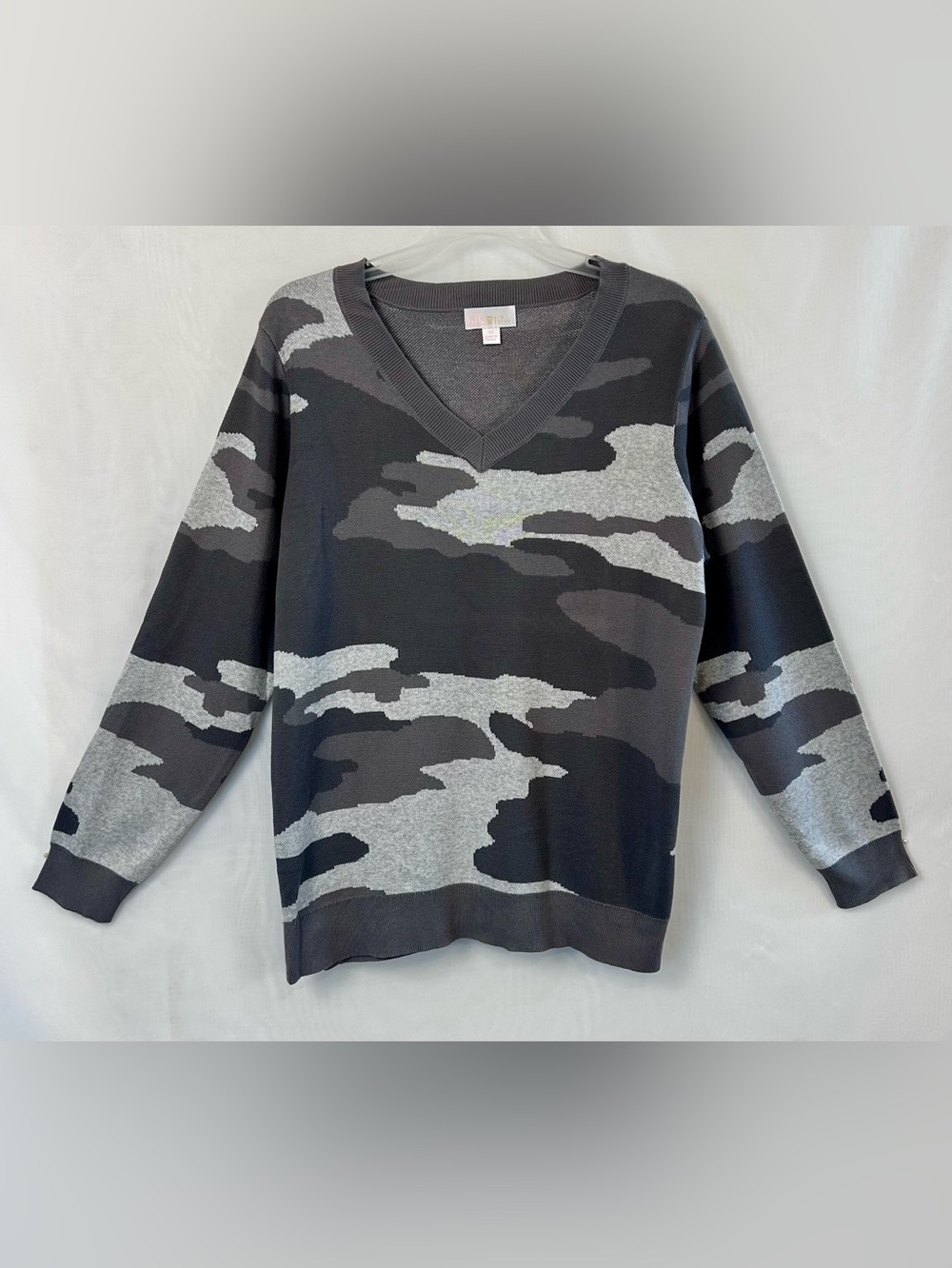 New QVC Belle by Kim Gravel Gray Camo V Neck Sweater / XS